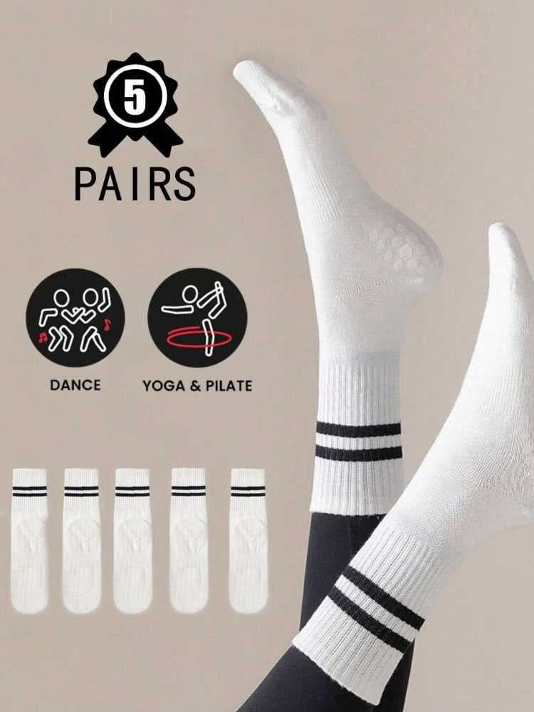 جوارب أبيض بخطوط بيضاء 